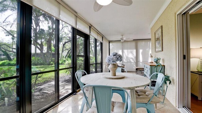Building Photo - 401 Palm Tree Dr