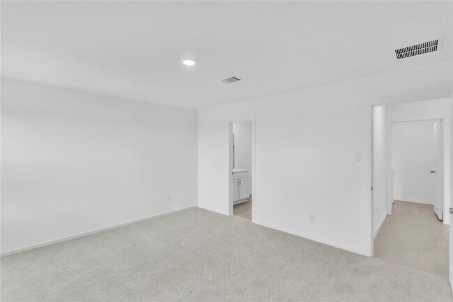 Building Photo - 27627 Village Cir Dr