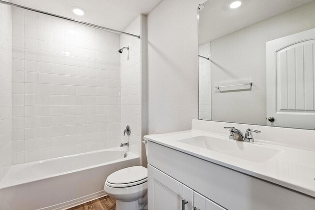 Building Photo - 1702 Miller Ter