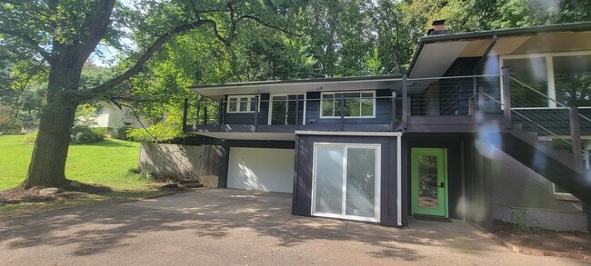 Building Photo - 4 bedrooms 3 baths beautiful house