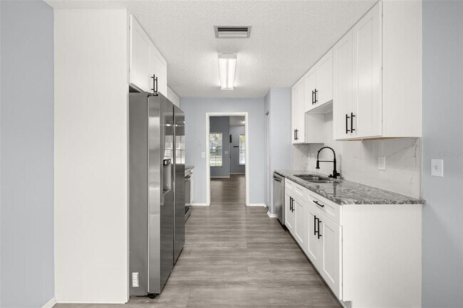 Building Photo - 3257 Laurel Dale Dr