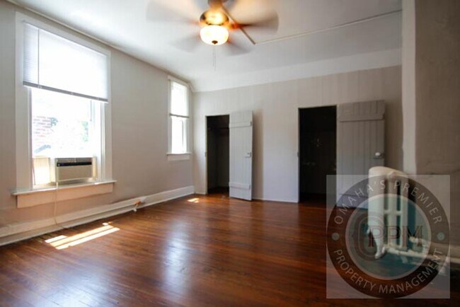 Building Photo - 2 Bed + an Office/ 1 Bath House by UNMC