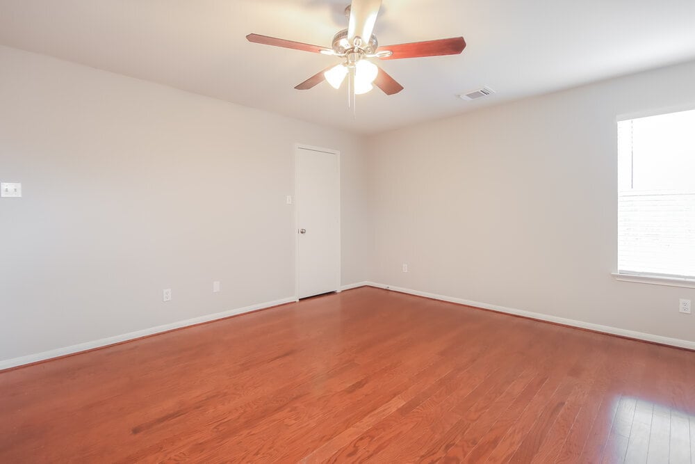 Building Photo - 553 Small Cedar Dr