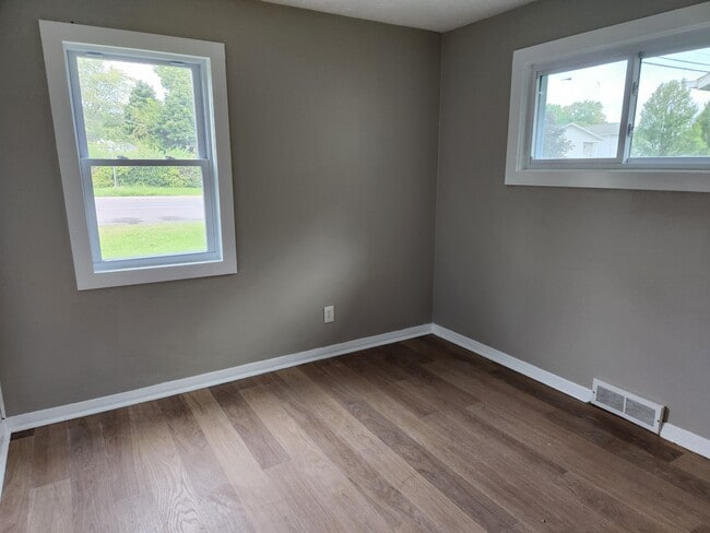 Building Photo - 101 Sunrise Terrace