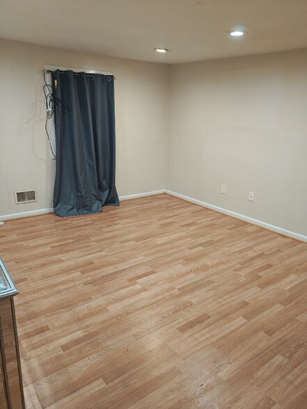 Building Photo - 234 E 9th Ave