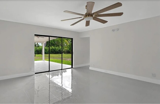 Building Photo - 4031 Coral Hills Dr