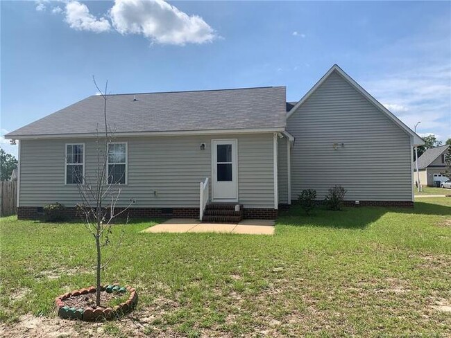 Building Photo - Lovely 3 Bedroom Home