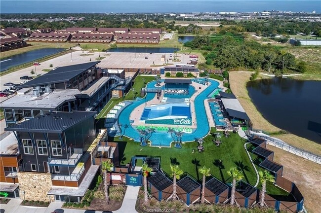 Building Photo - 131 Deacon Dr W