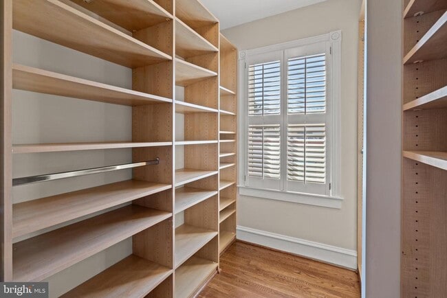 Building Photo - 128 Queen St