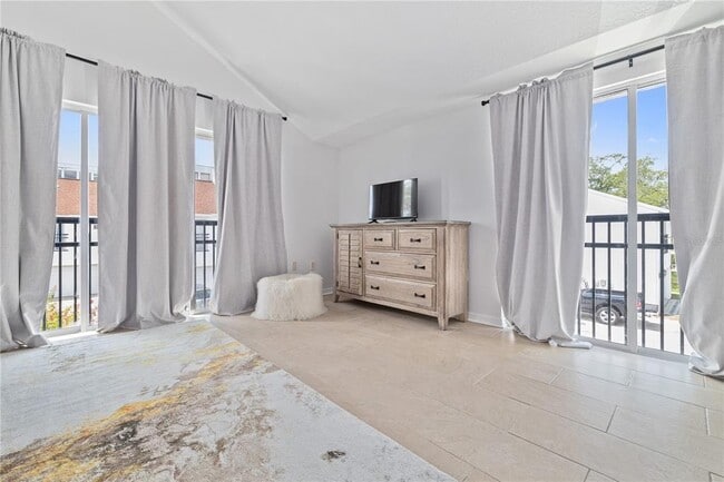 Building Photo - 9415 Citrus Glen Pl