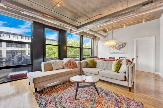 Building Photo - 1111 W 15th St