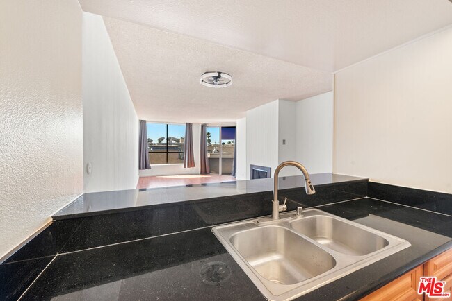 Building Photo - 1745 Camino Palmero St