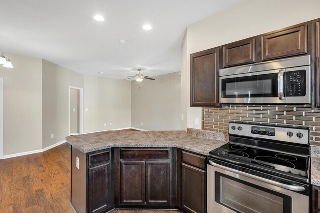 Building Photo - Carolina Forest Townhome- Available Now!