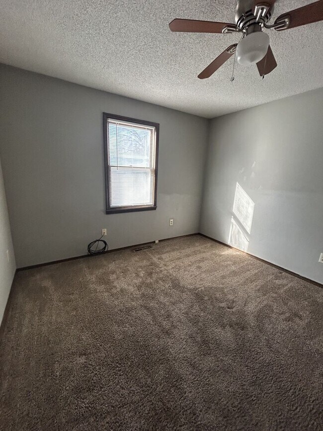 Building Photo - Beautiful 3bd/1ba House - Nice Back Deck!