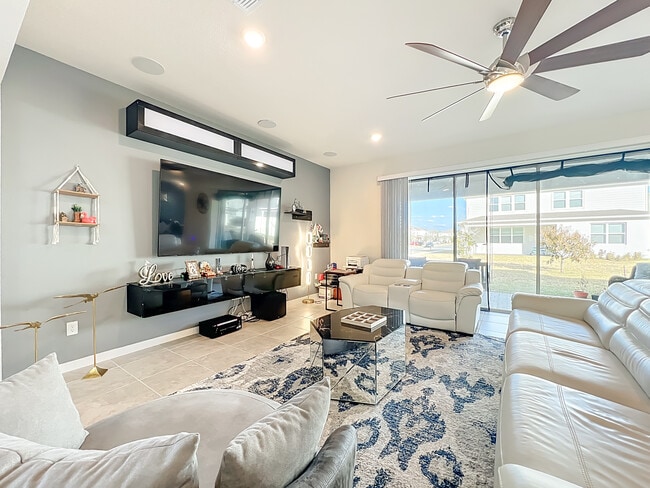 Building Photo - 1021 Savannah Palms Blvd