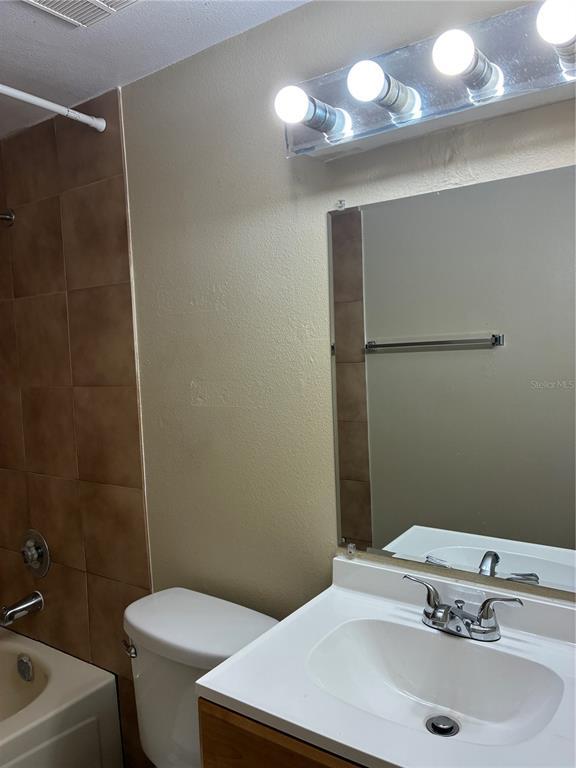 Building Photo - 7193 E Bank Dr