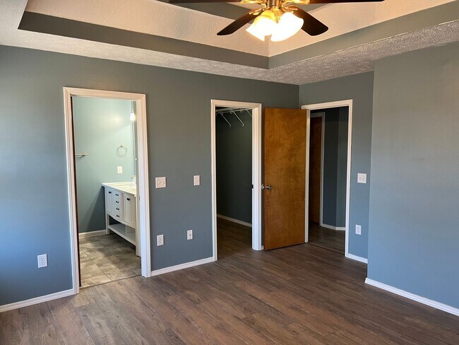 Building Photo - Now Available! Gorgeous Walkout Basement Home with a Pool, Ozark