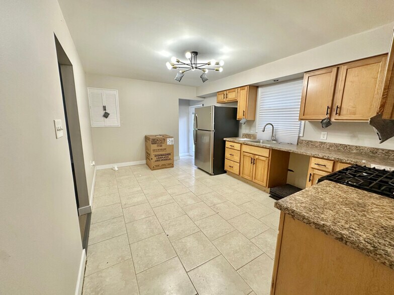 Building Photo - 206 Bittlewood Ave