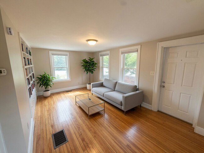 Building Photo - 2276 7th St W