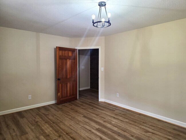 Building Photo - 3 Bed 1.5 Bath Rental Home Mount Airy