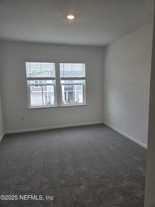 Building Photo - 207 Brandon Lks Dr