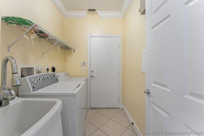 Building Photo - 8492 Breezy Oak Way