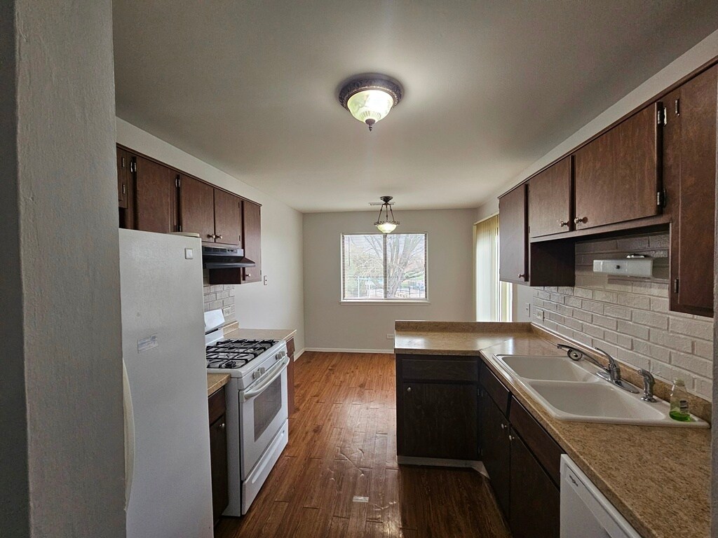 Building Photo - 573 Greystone Ln