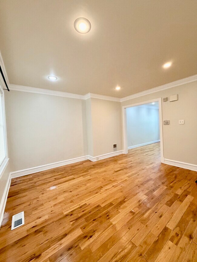 Building Photo - 2657 Bonnaffon St