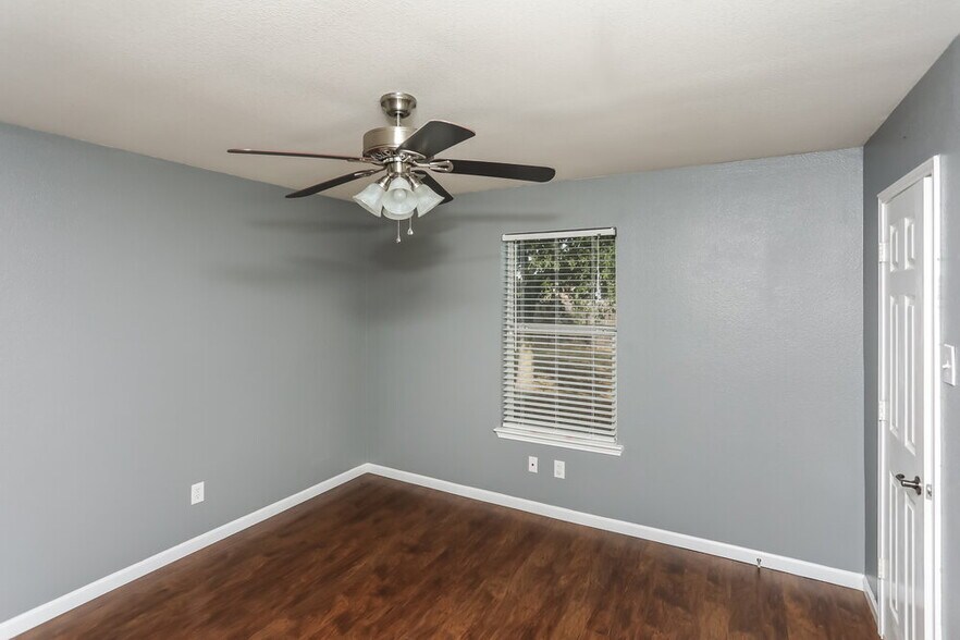 Building Photo - 1217 Crooked Creek Ct