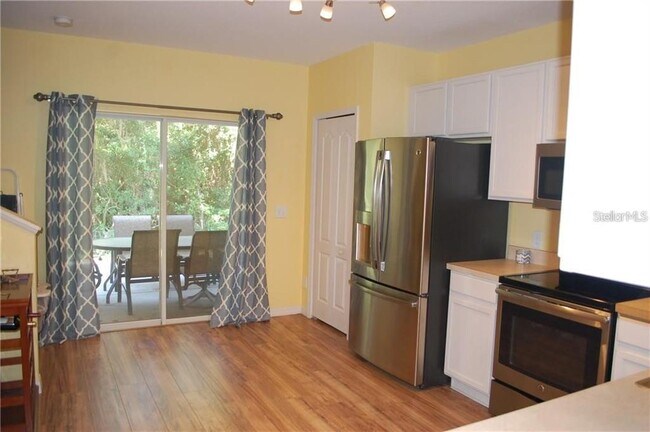 Building Photo - 5862 Fishhawk Ridge Dr