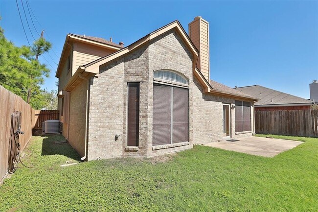 Building Photo - 10511 N Shadowdale Dr