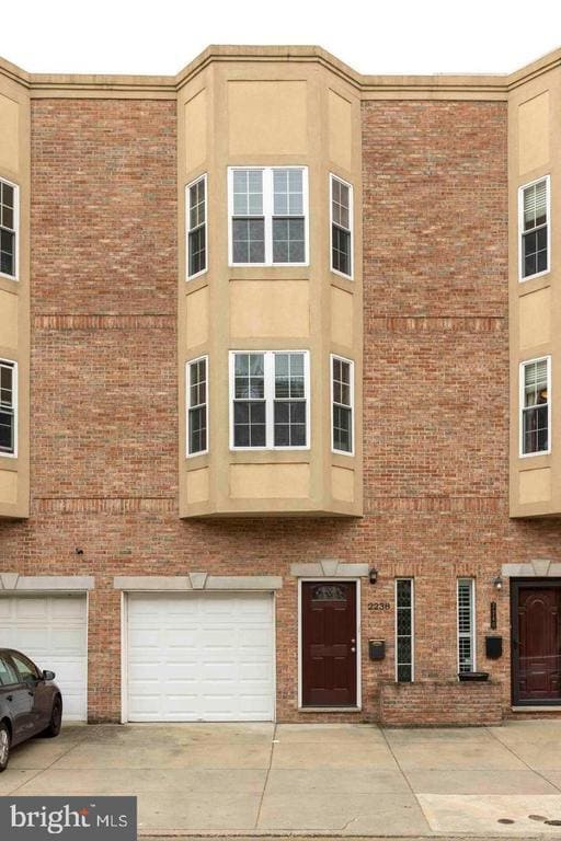 Building Photo - 2238 Christian St