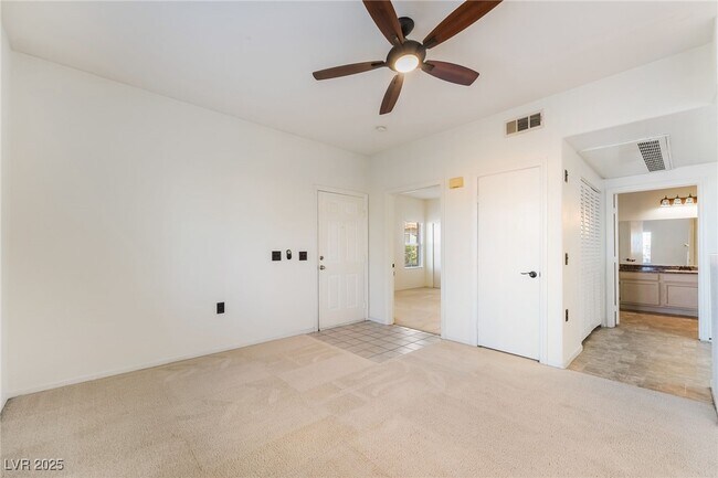Building Photo - 3400 Cabana Dr