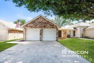 Building Photo - 1637 Woodhall Way