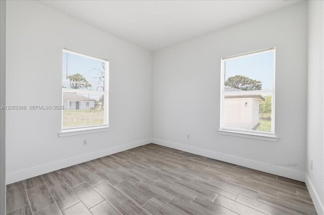 Building Photo - 195 Rotonda Blvd W