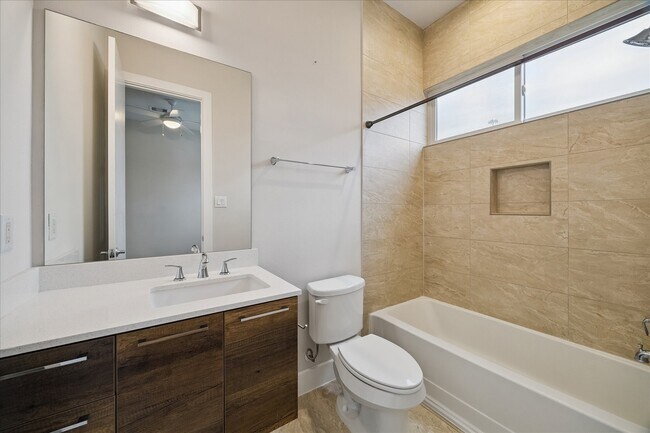 Building Photo - 2715 St Emanuel St