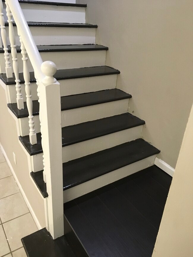 Building Photo - 110 Hillpine