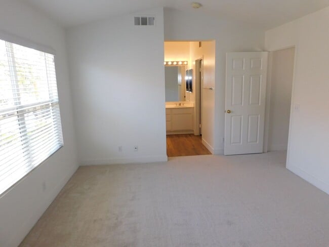 Building Photo - Beautiful 3 BD + Loft 2.5 BA Two Story SFR, close to The Marketplace!