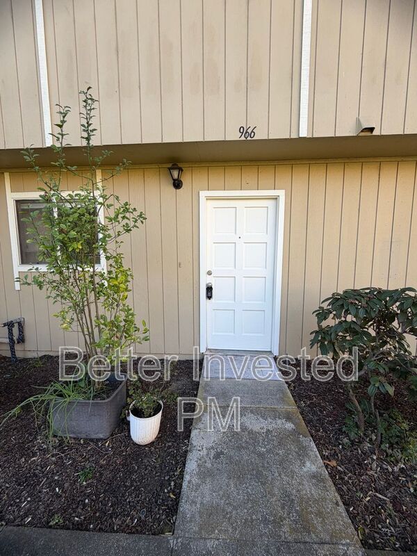 Building Photo - 966 Marlene St