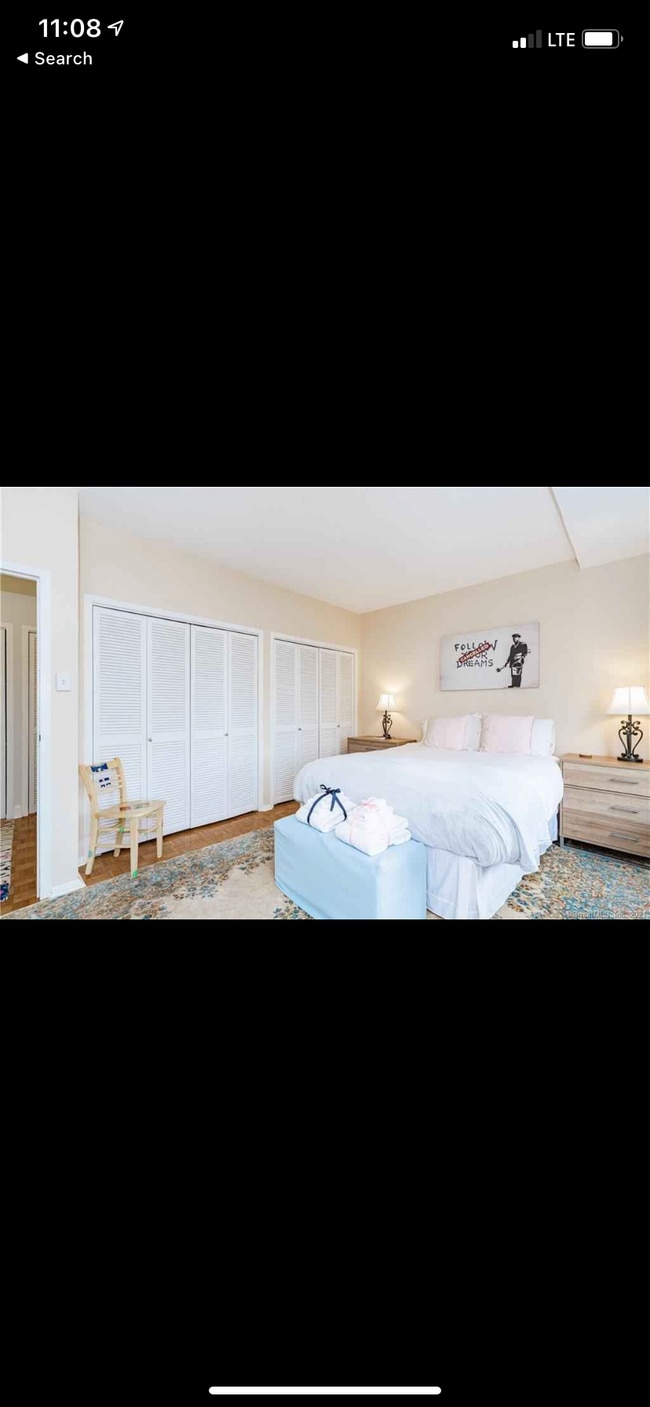 Building Photo - 1028 Farmington Ave