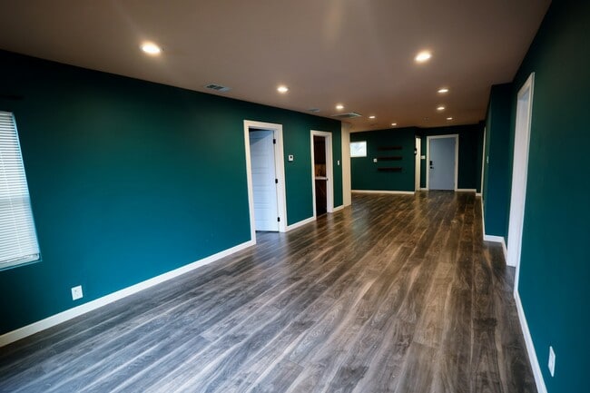 Building Photo - 2118 Berwick Ave