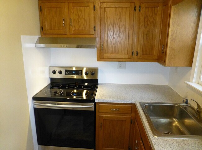 Building Photo - 218 Noble St