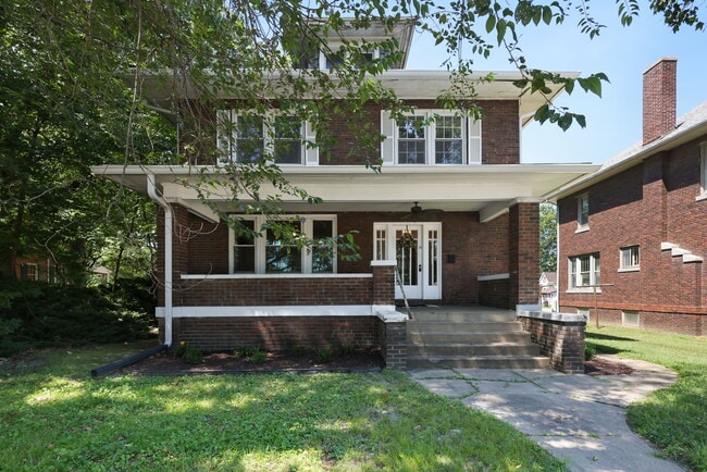 Building Photo - 401 S Buchanan St