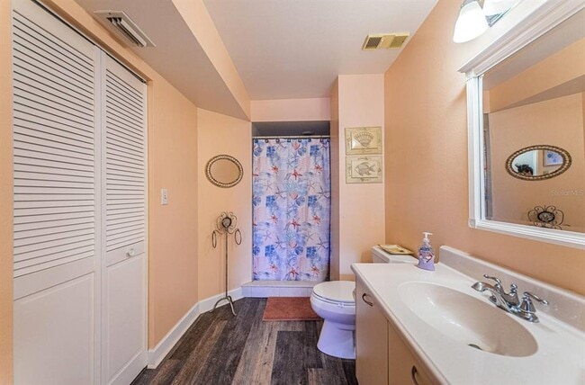 Building Photo - 6100 Bahia Del Mar Cir N