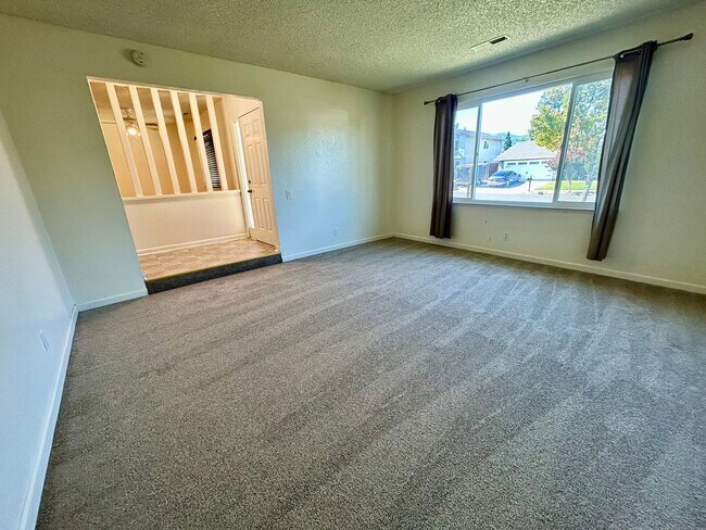 Building Photo - Beautiful Home in Great Neighborhood! Avai...