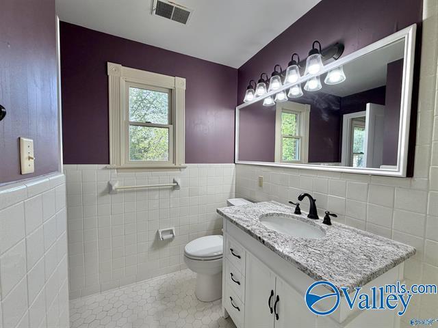 Building Photo - 1208 SE Willowbrook Dr