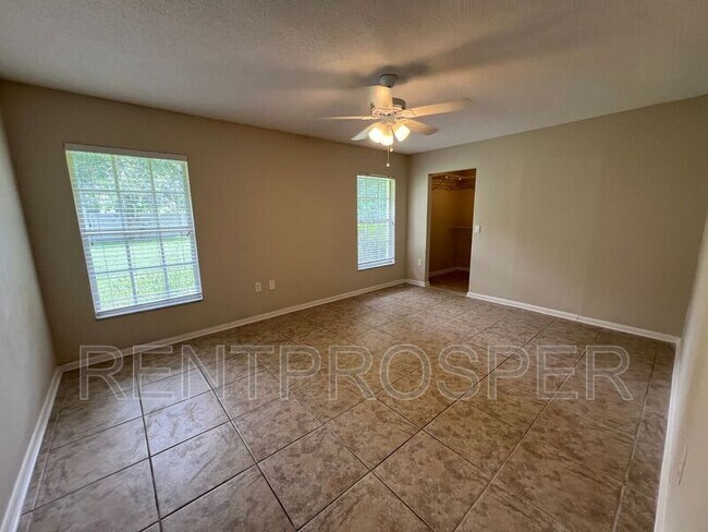 Building Photo - 360 Vincent Dr