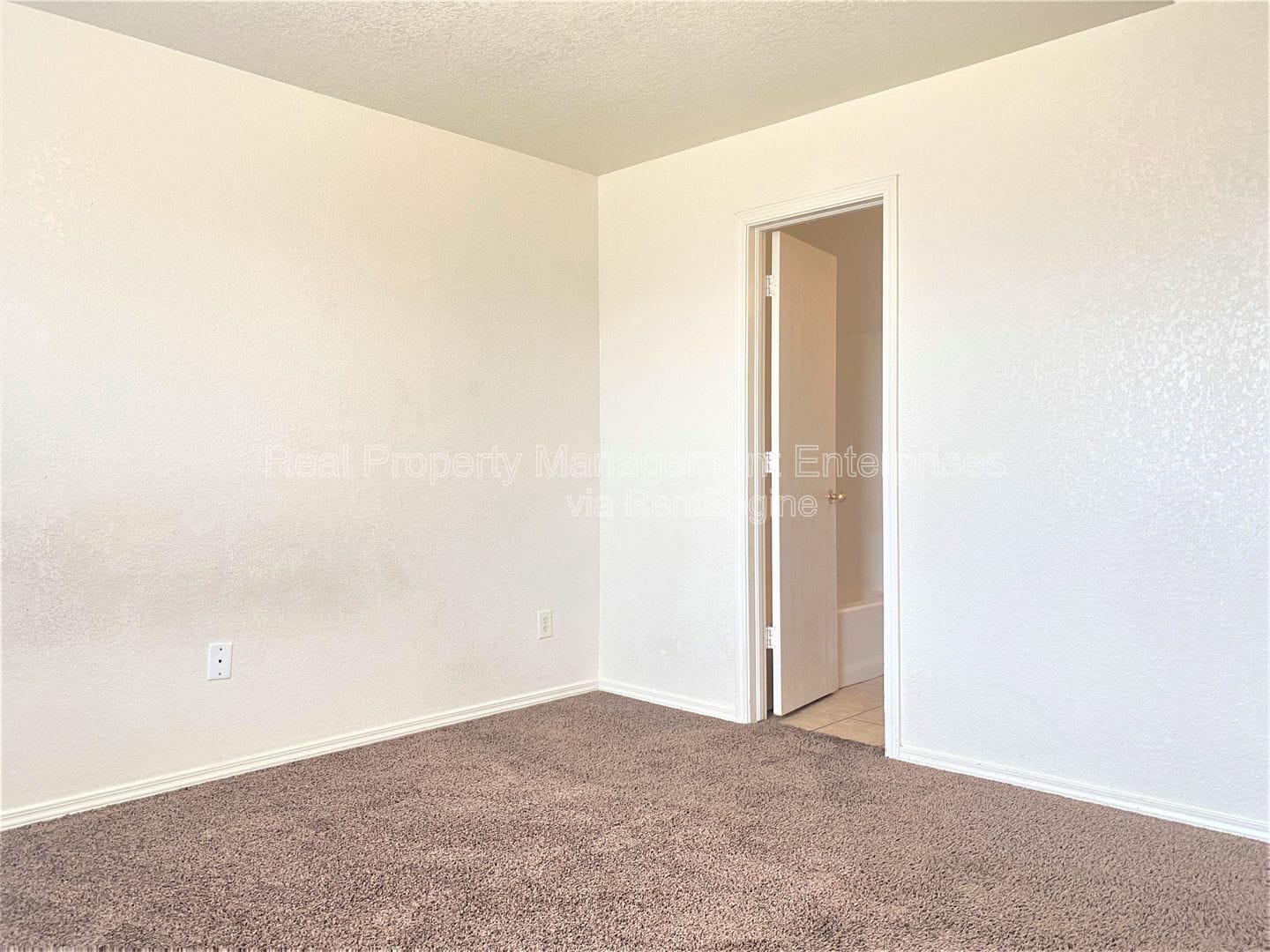 Building Photo - 916 Hyacinth Hollow Dr