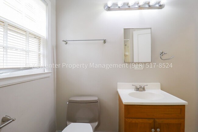 Building Photo - 3322 E 23rd St
