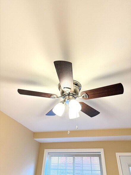 Building Photo - 8800 Plymouth St